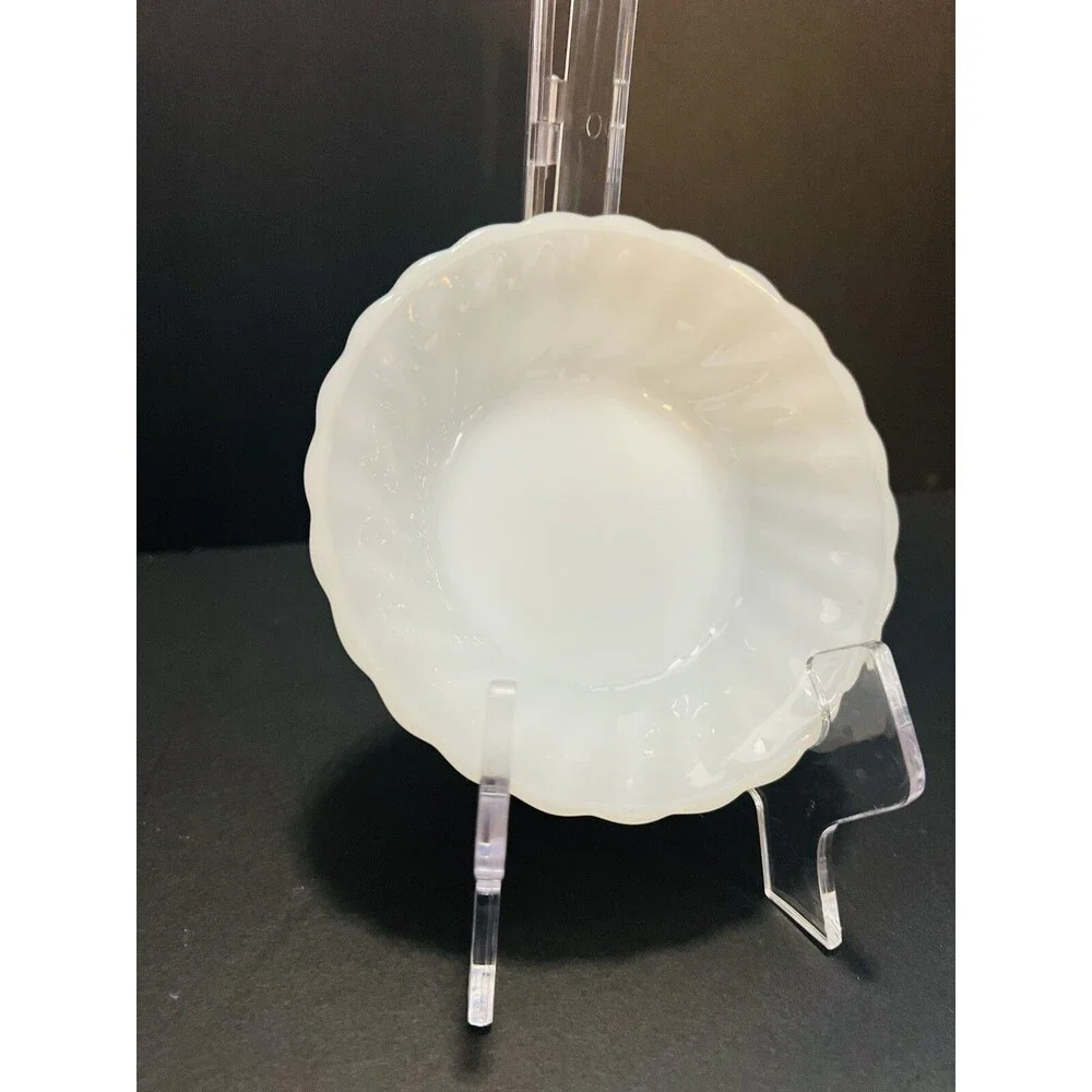 Vintage Anchor Hocking Milk Glass Swirl Edge 5” Dessert Berry Bowl MCM
